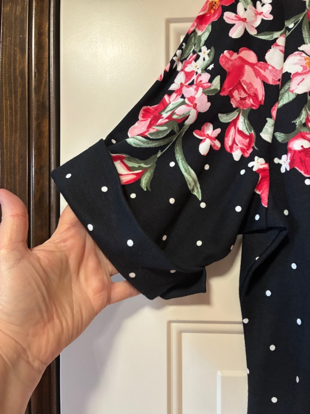 Size 0X (14/16W) Karen Scott Black and White Dot & Pink Floral Top - Picture 4 of 12